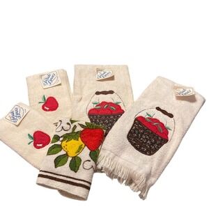 VTG Sarah Lynn NWT Kitch Towel Wash Cloth Bundle Strawberry Theme Cream Red